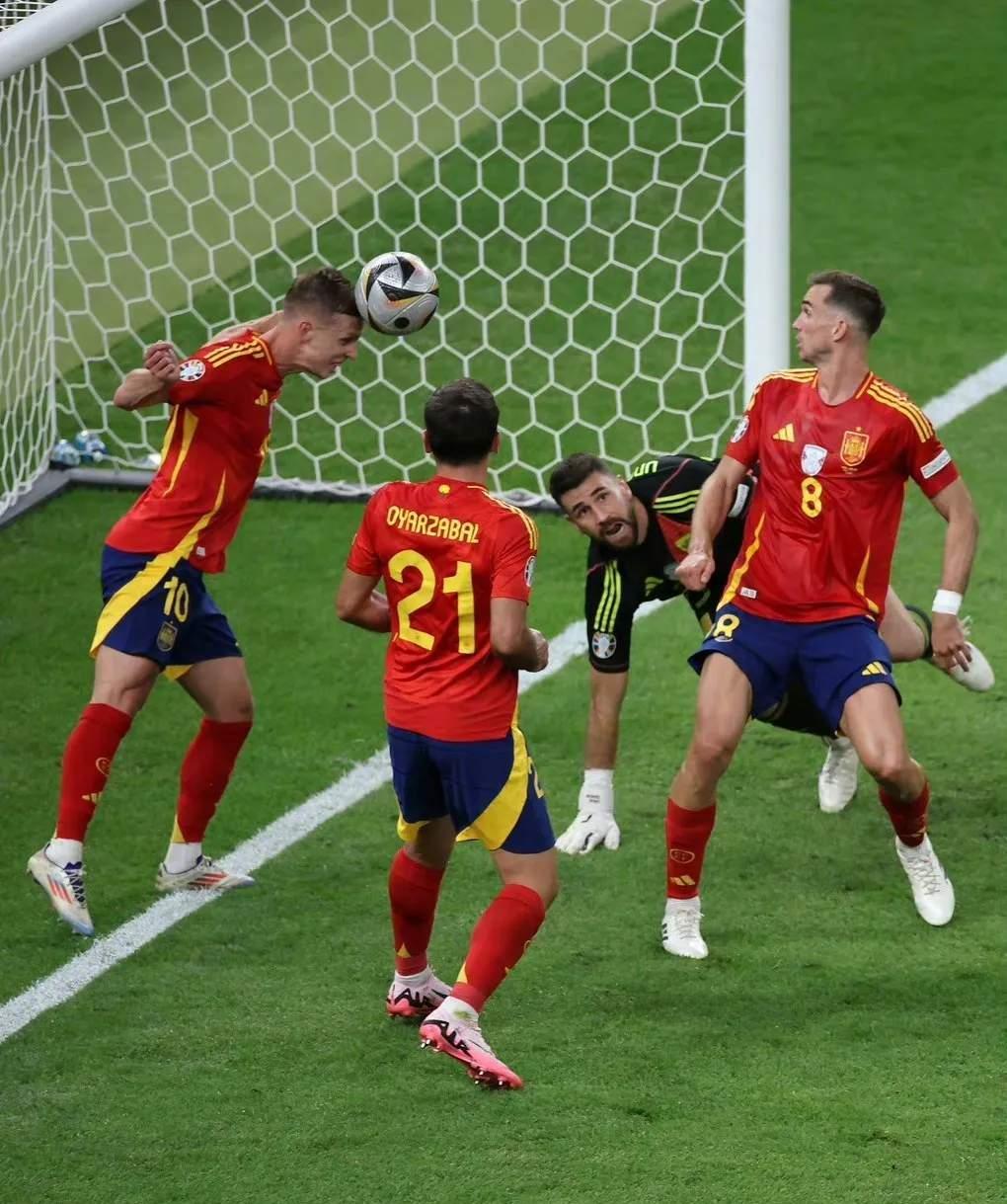 全球足球比赛中的关键时刻精彩呈现 全球足球比赛中的关键时刻精彩呈现