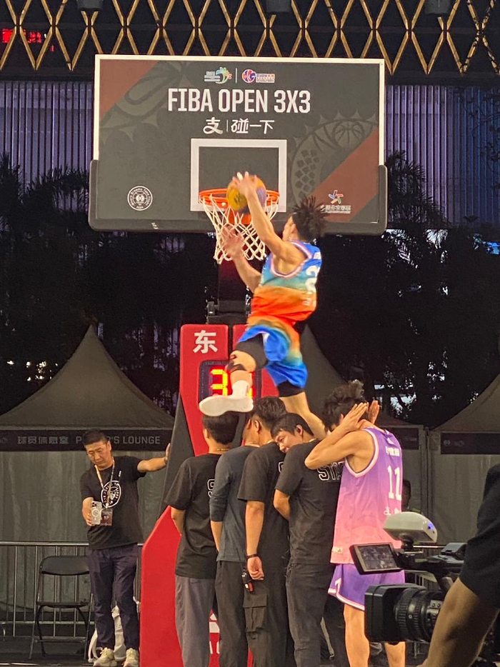开云娱乐-篮球明星PK赛扣篮大赛，激烈角逐引发热议