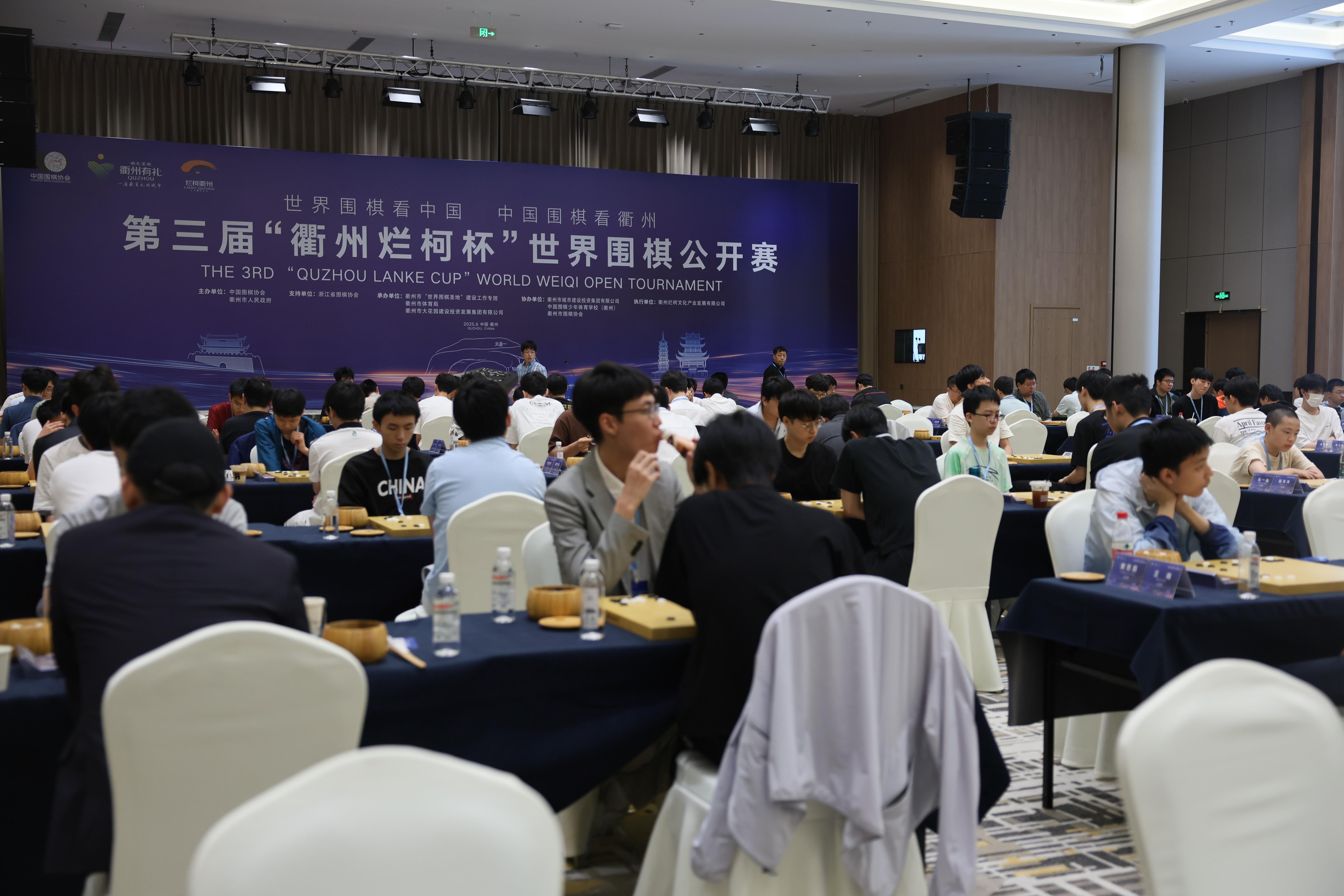 开云官网-精彩比赛引发热议，网友争相讨论胜负看点的简单介绍